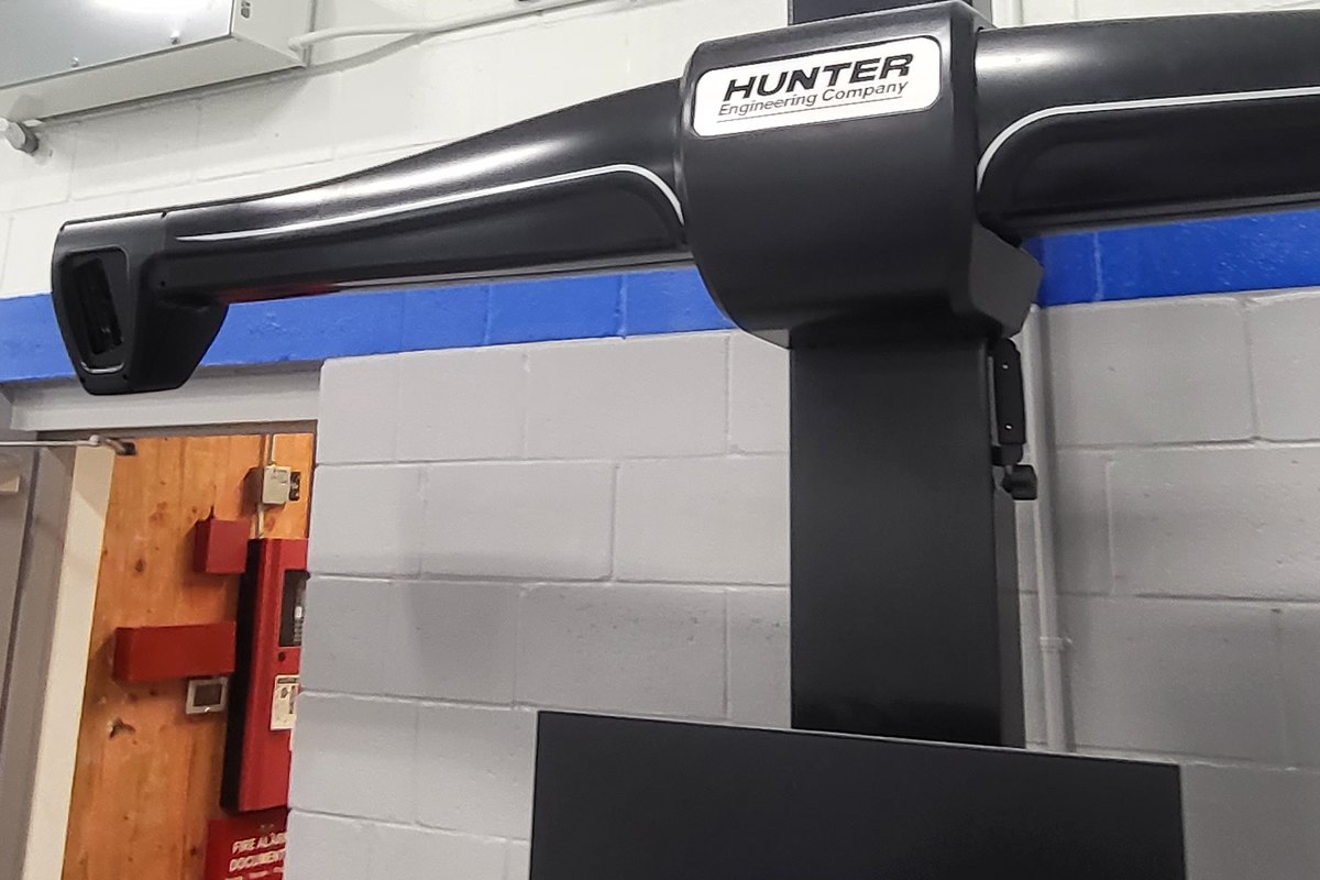 Hunter wheel alignment system and service bay equipment at an automotive dealership